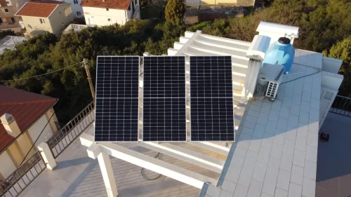 Солнечные панели на крыше дома - Солнечная электростанция в Утехе