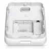 Зарядная станция ubiquiti unifi ev station lite 11 кВт Нижняя панель белого сетевого устройства с портами